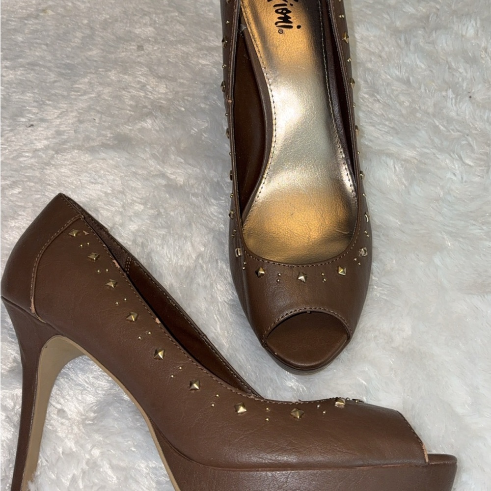 FIONI Clothing Brown and Gold Heels Elegant Design